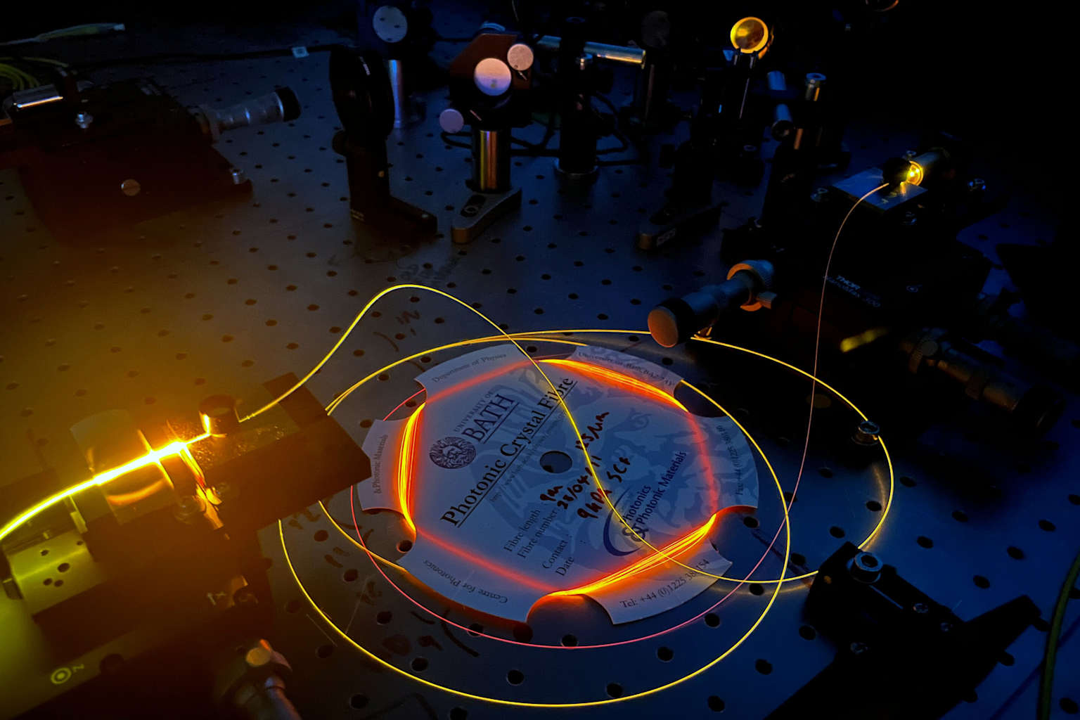 3 avances en fotónica para hardware miniaturizado