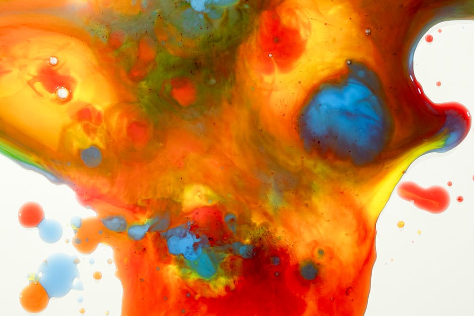 Obra de arte abstracta dinámica con colores vibrantes y fluidos que se combinan a la perfección y muestran ingenio artístico.