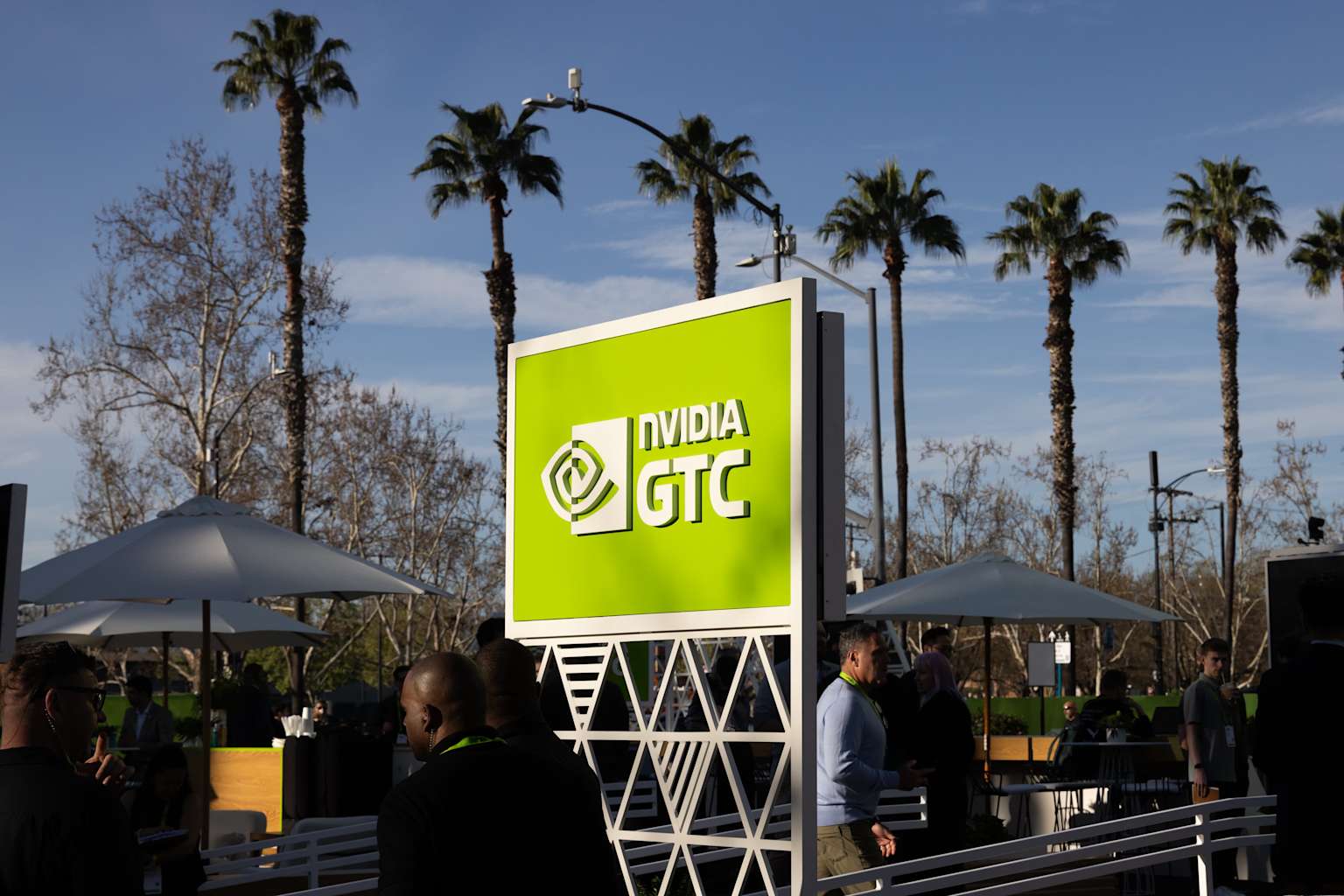 Adobe y Nvidia potencian la IA Firefly para creativos