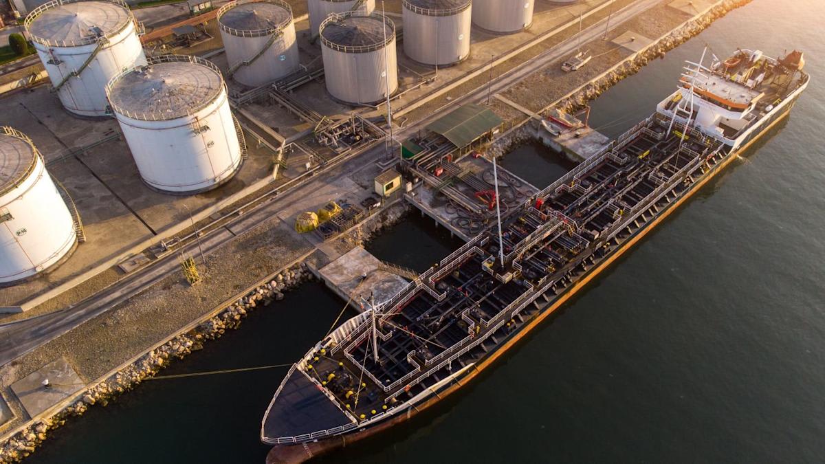 AIE libera reserva récord de crudo por crisis en Ormuz