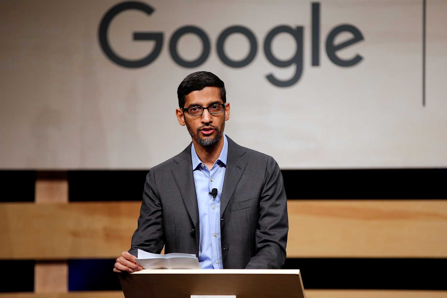 Alphabet ata bono de $692 MDD de Pichai al éxito de Waymo y Wing