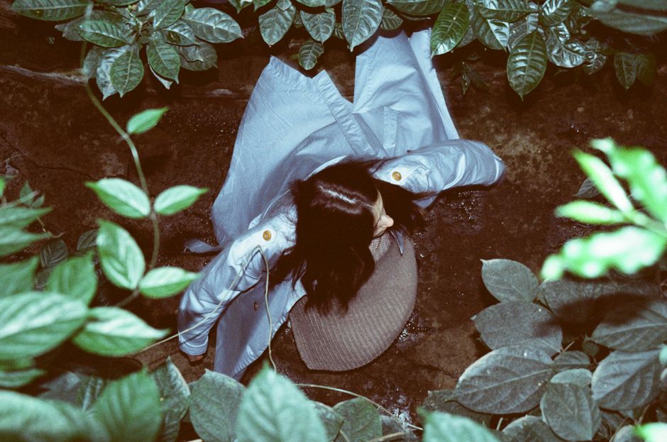 Fotos de stock gratuitas de al aire libre, ángulo creativo, atuendo