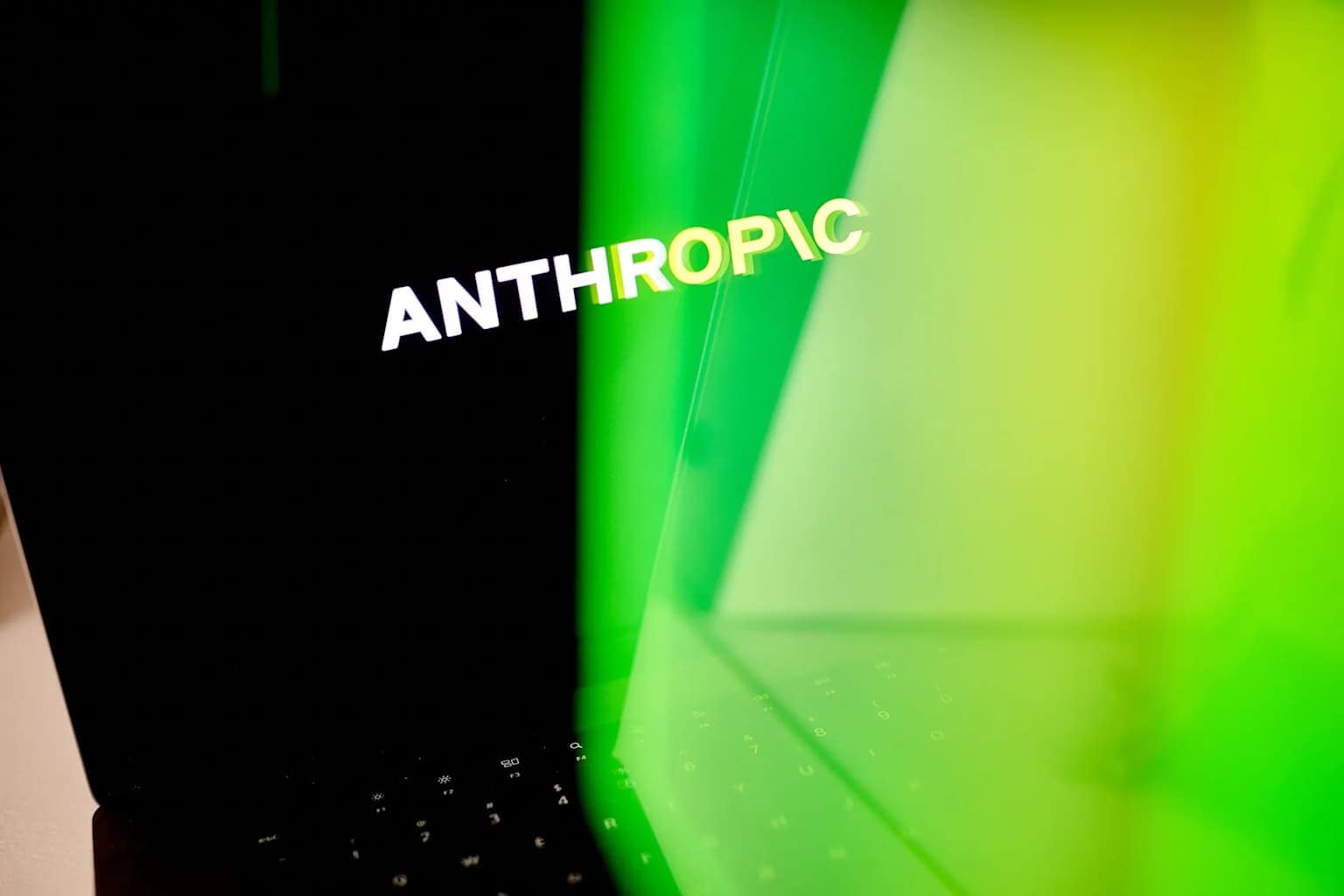 Anthropic busca valorarse en 900 mil mdd
