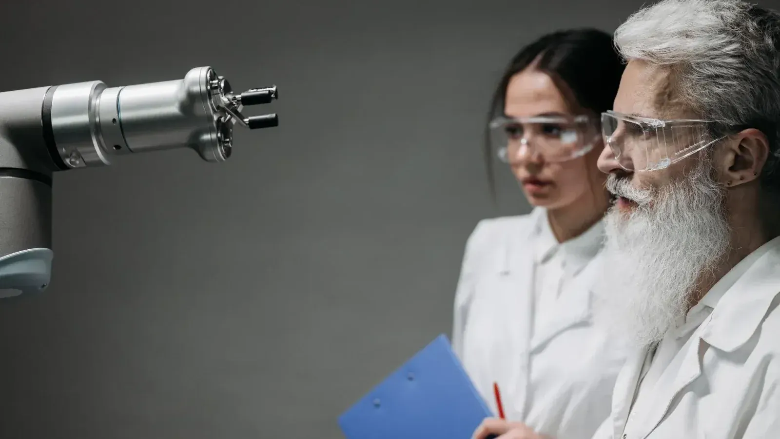 Anthropic, OpenAI y Google exploran un estándar de IA
