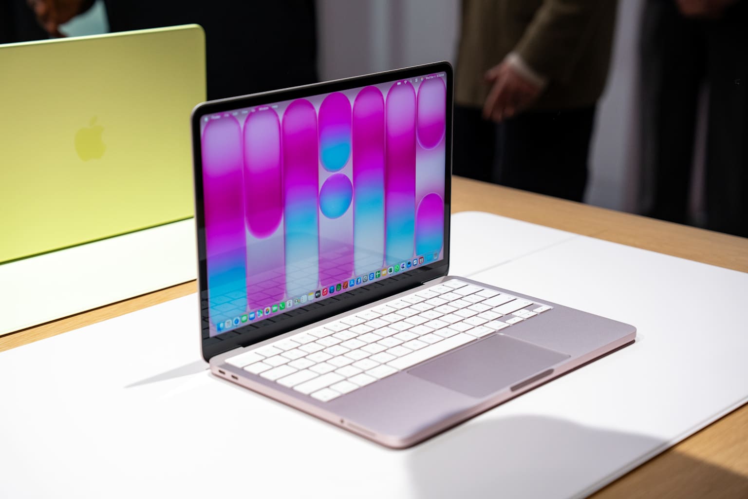 Apple abre preventa de la nueva MacBook M5 y el iPhone 17e
