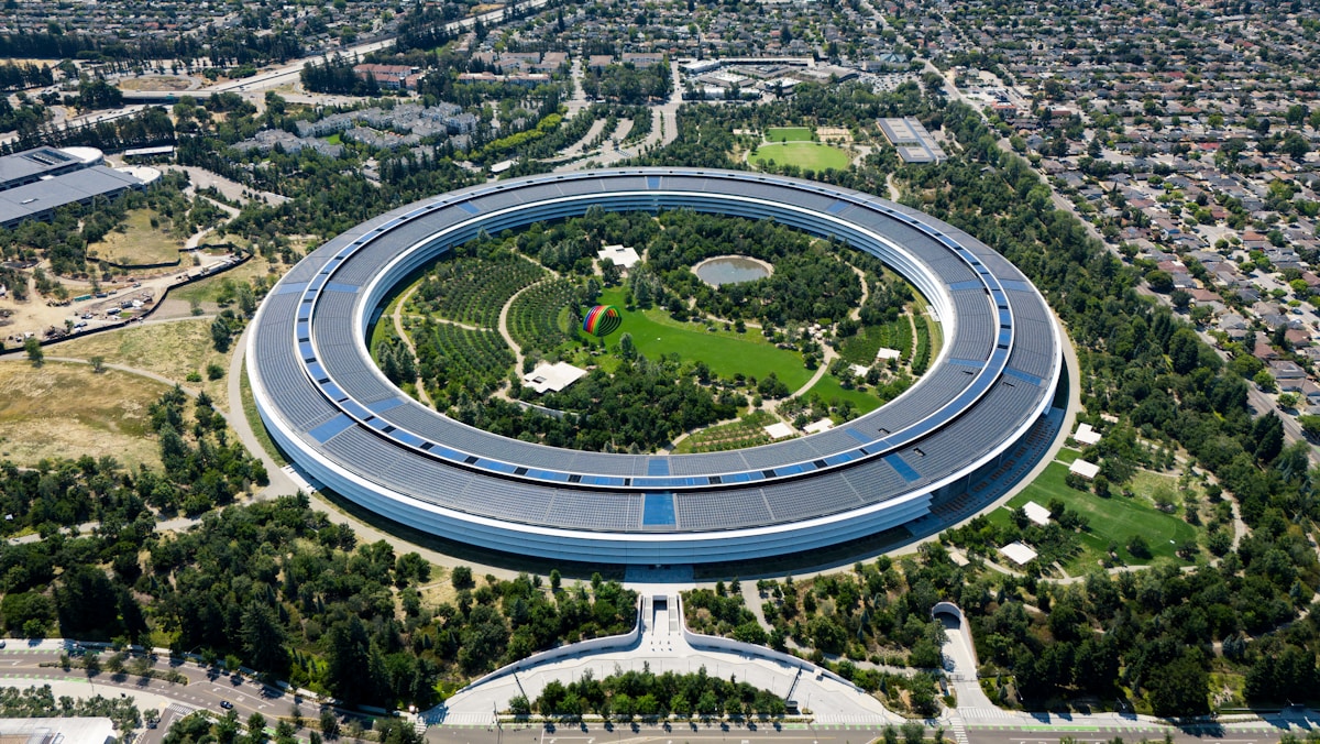 Apple invierte 10% de ingresos en I+D por primera vez