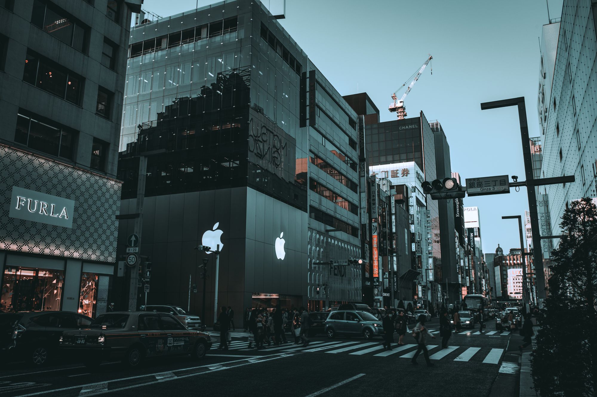 Apple sube hasta 11.3% el precio del iPhone en Japón