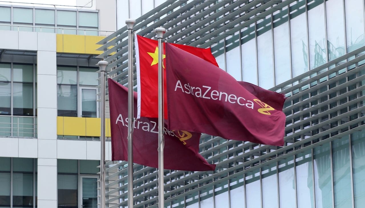 AstraZeneca y GSK firman alianzas millonarias en China