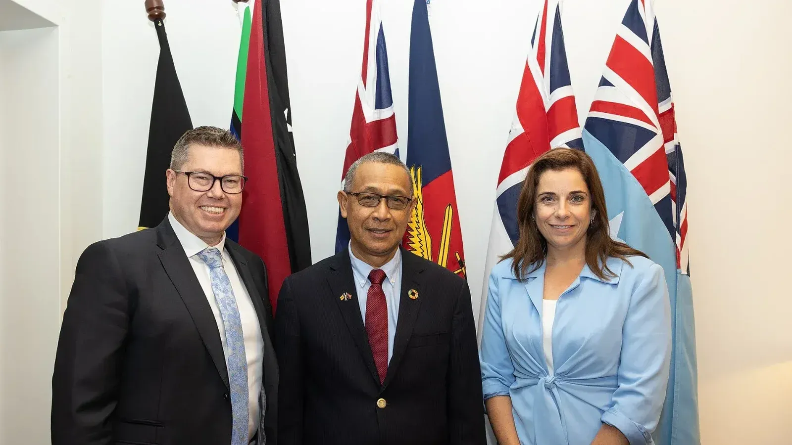 Australia prevé demandar a 5 redes por veto a menores de 16