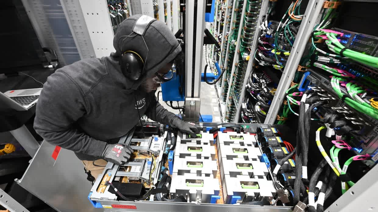 AWS apaga data center en Emiratos Árabes por fuego tras ataque