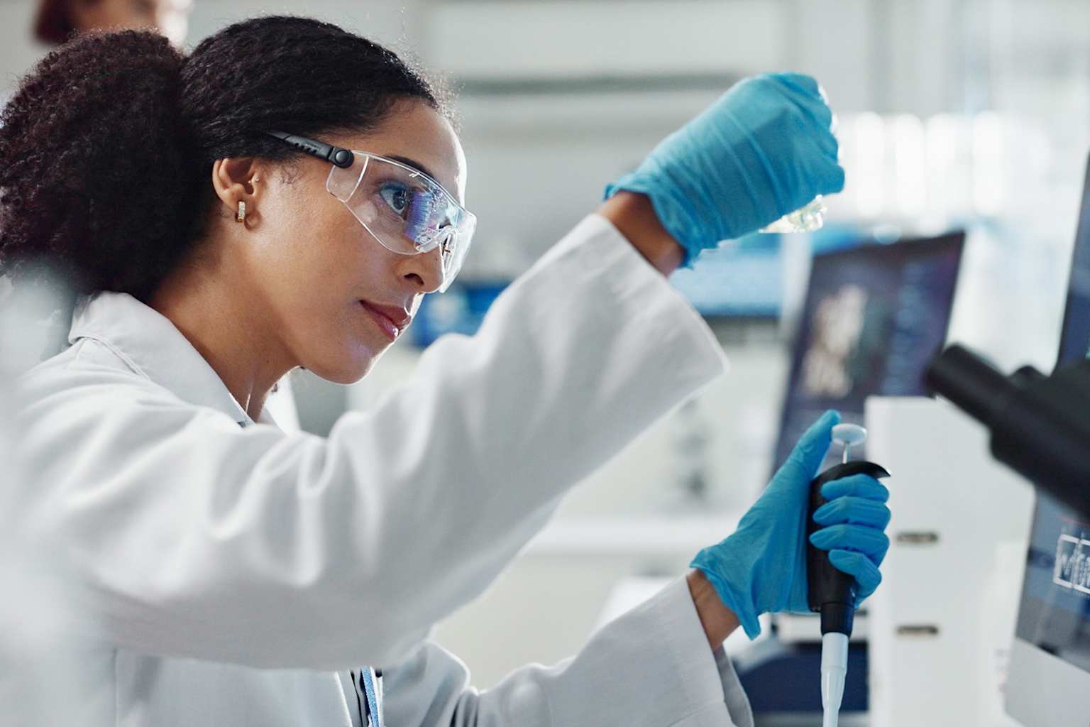 AWS presenta IA que diseña fármacos en semanas