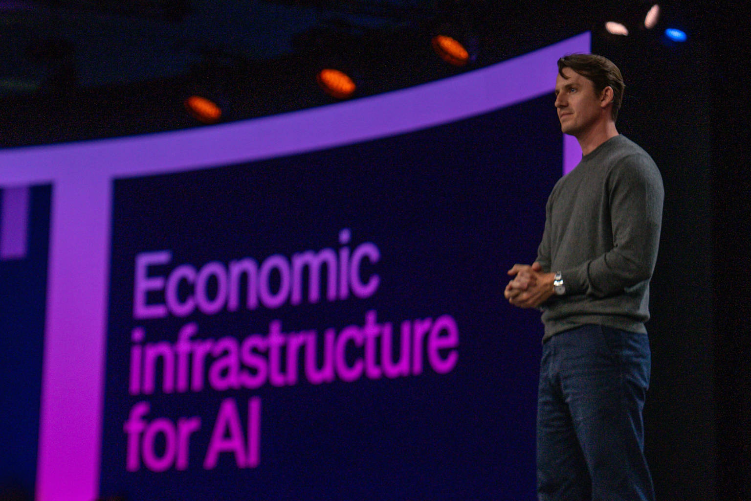 AWS, Stripe y Coinbase habilitan micropagos para agentes IA
