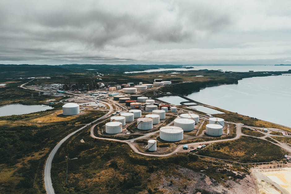 Fotos de stock gratuitas de aguas interiores, almacenamiento de aceite, almacenamiento de combustible