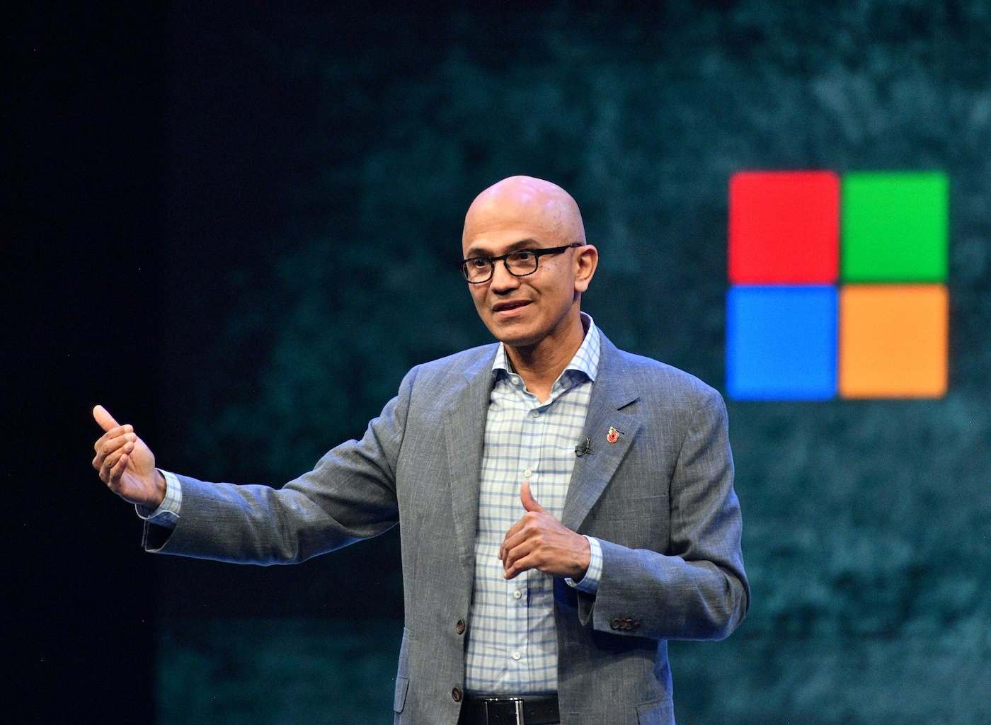 “Código rojo” en Microsoft: Nadella urge mejorar Copilot