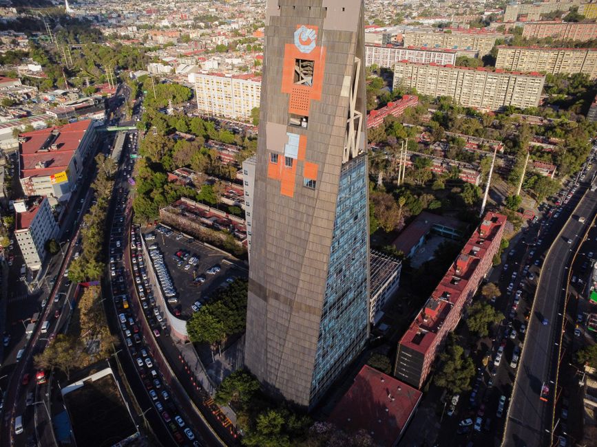 Impresionante vista aérea de la arquitectura única de Ciudad de México y sus calles bulliciosas.