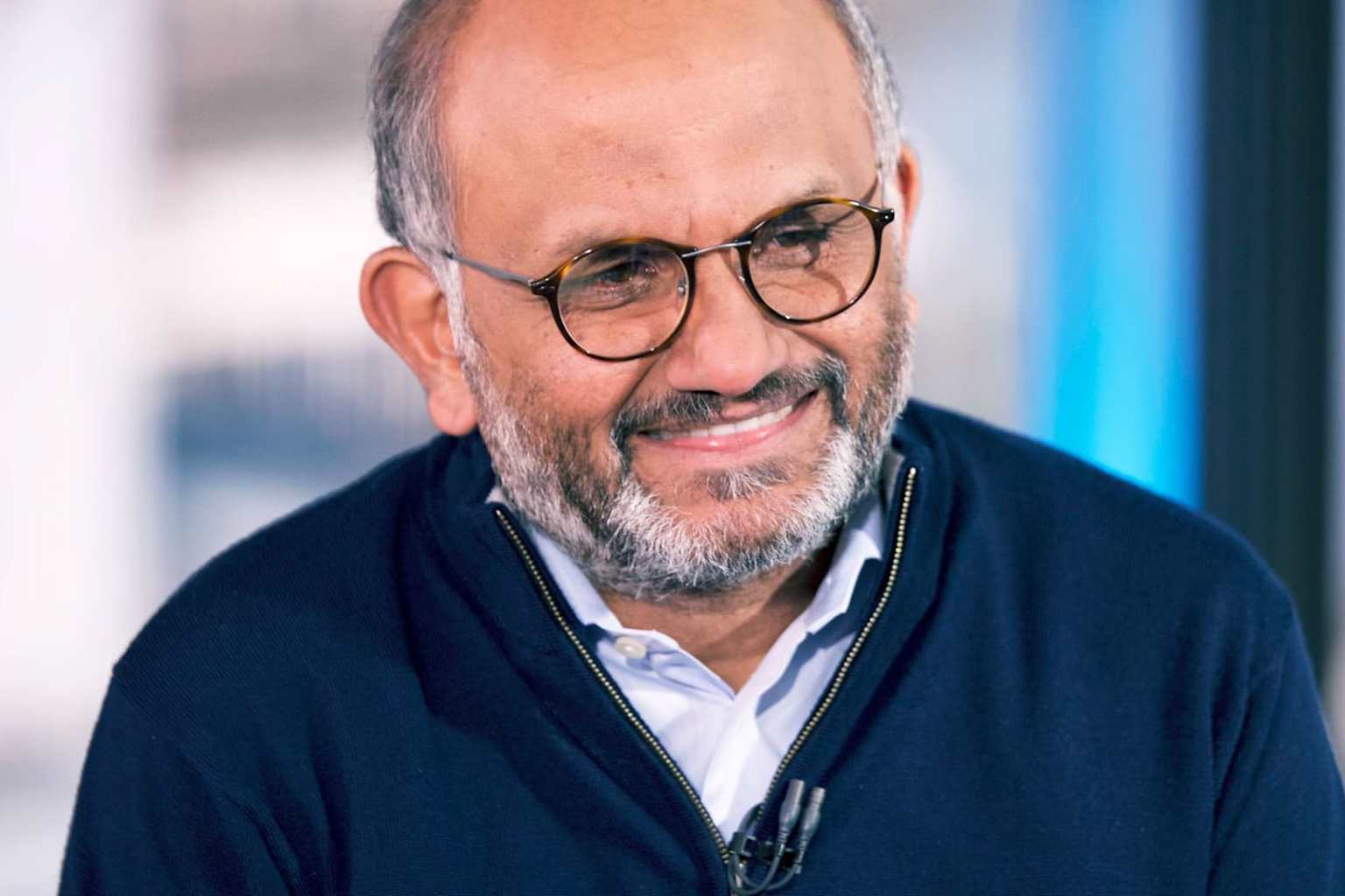 CEO de Adobe renuncia tras 18 años ante era de IA
