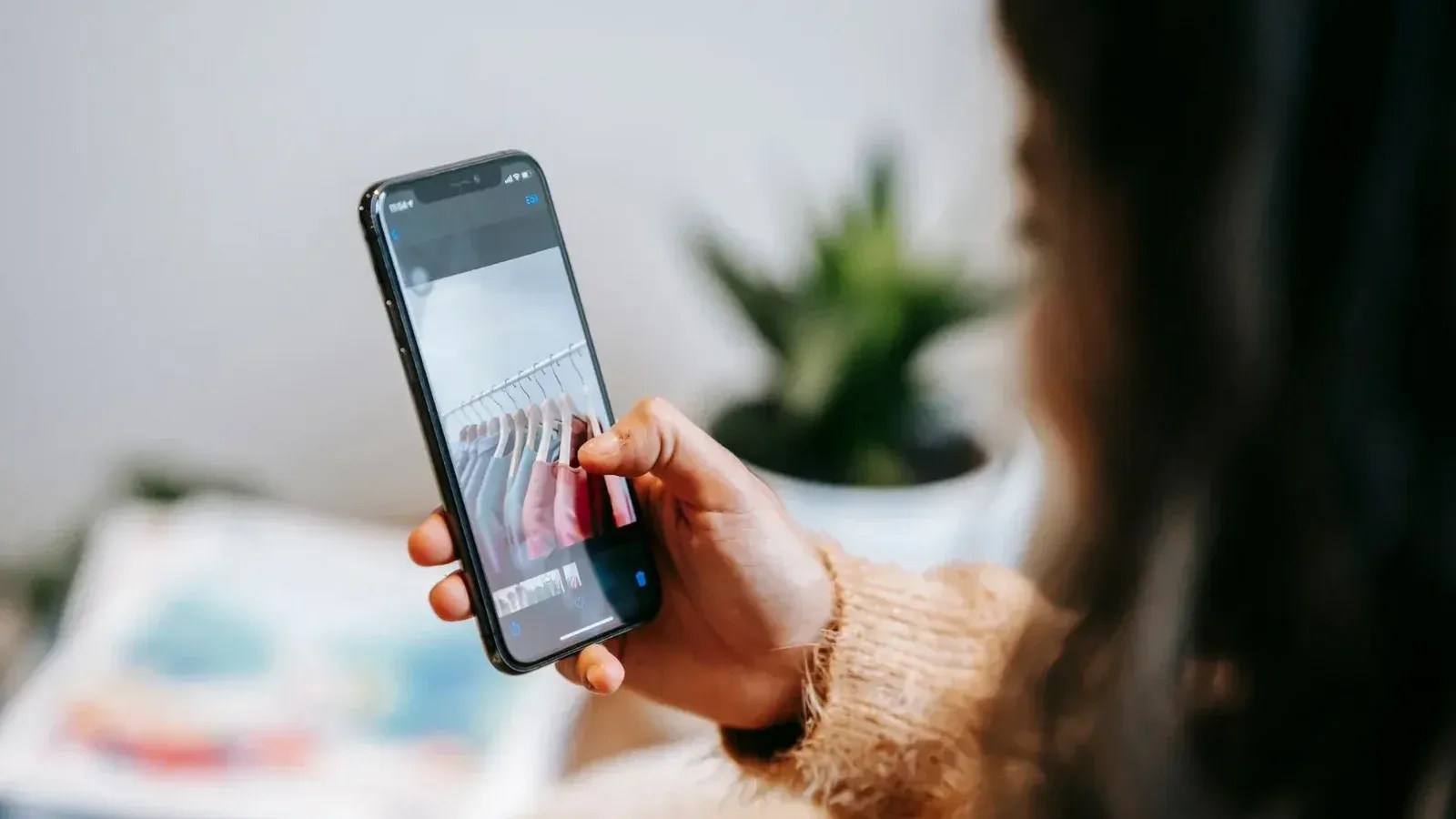 ChatGPT añade probador virtual de ropa y Favoritos