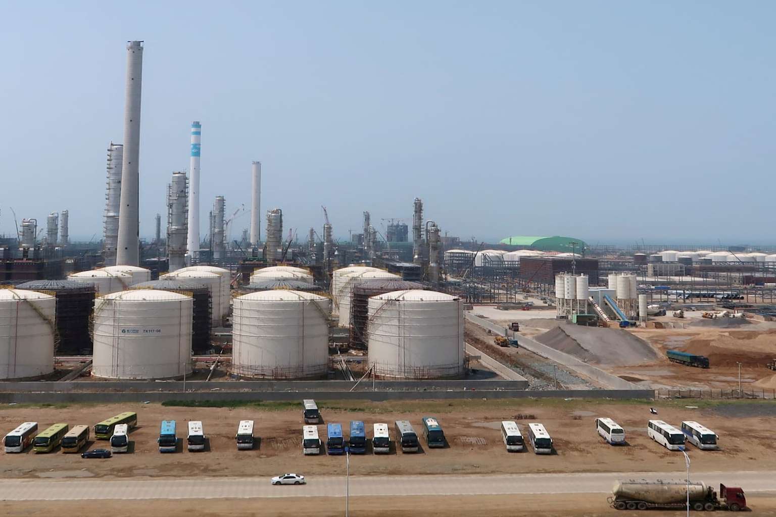 China rechaza sanciones de EE. UU. a la refinería Hengli