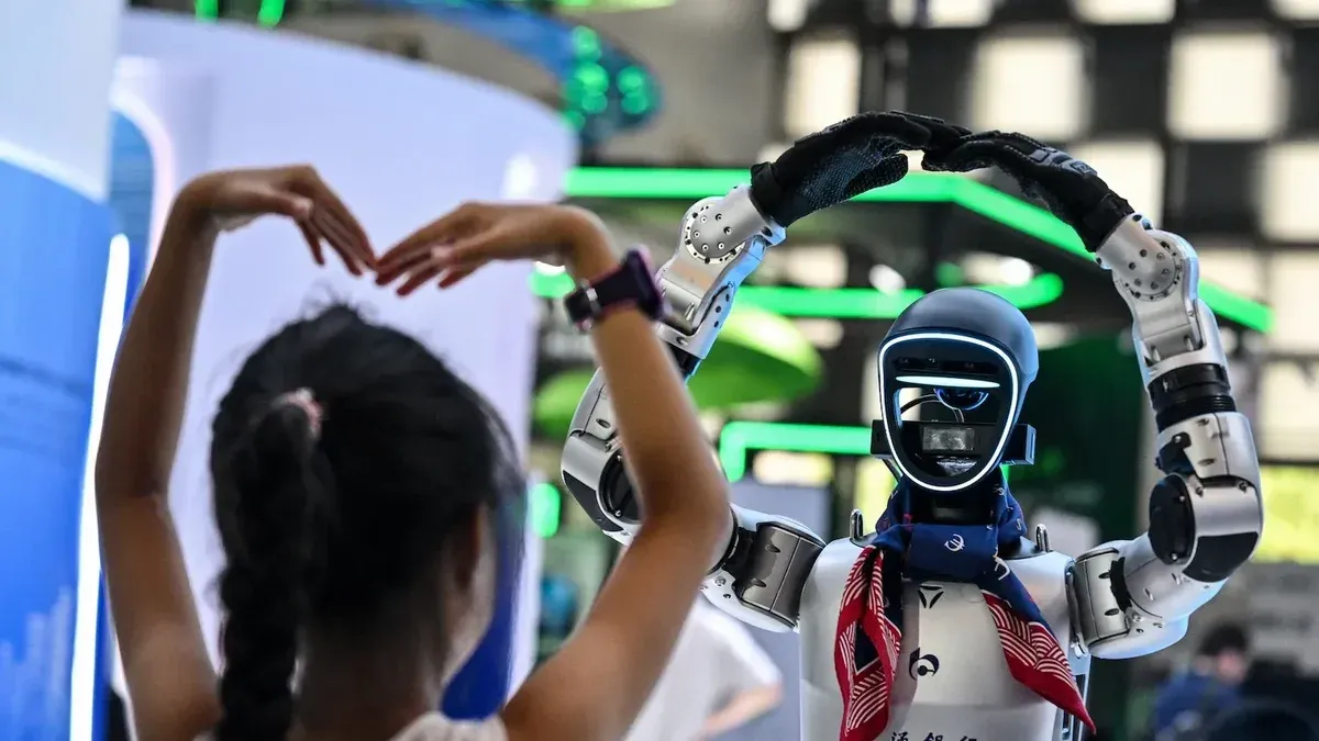 China regula chatbots que imitan relaciones humanas