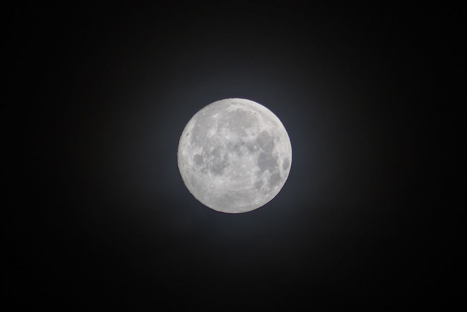 China y EE. UU. compiten por el polo sur lunar