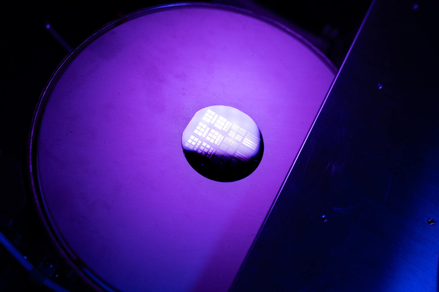 Chip reduce 70% el consumo de energía en IA