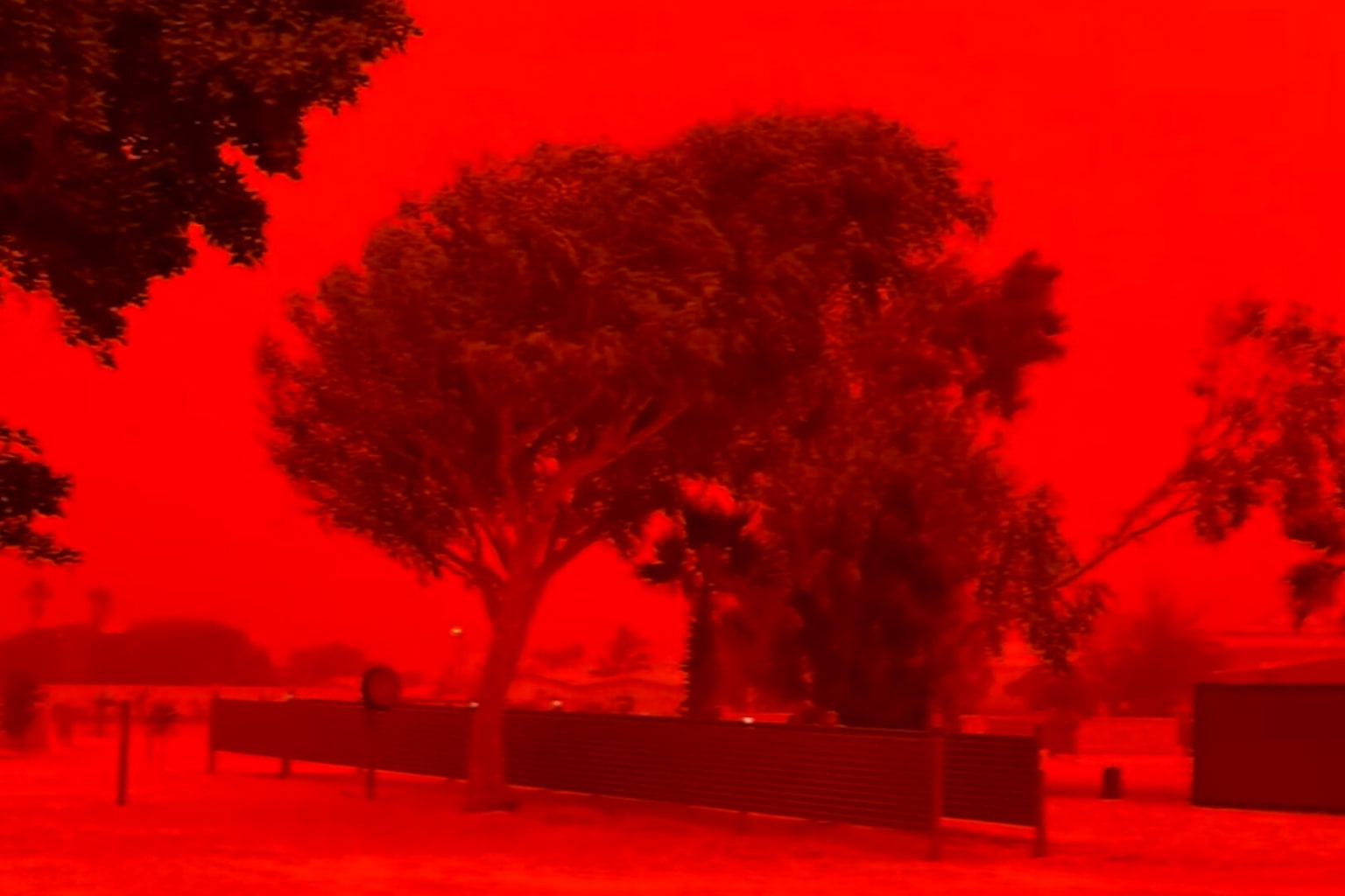 Ciclón Narelle tiñe de rojo el cielo en Australia