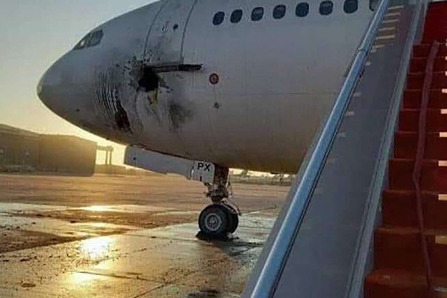 Cohetes destruyen avión en base aérea de Bagdad