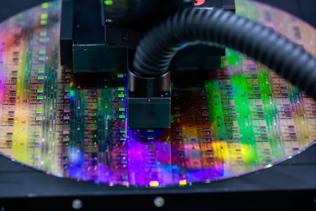 Crisis de semiconductores se agrava por escasez de nafta