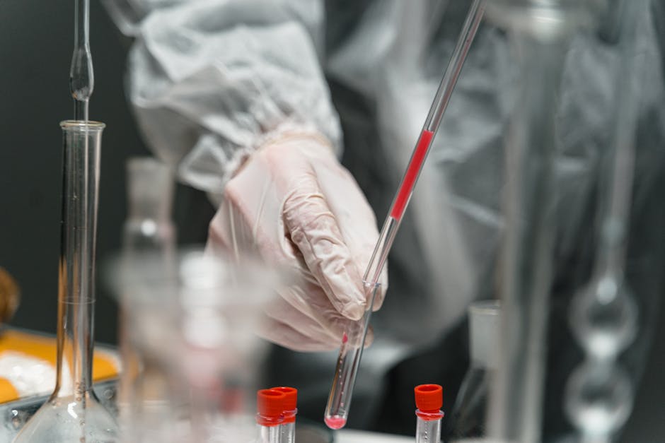 Fotos de stock gratuitas de abrigo blanco, ambiente estéril, análisis químico