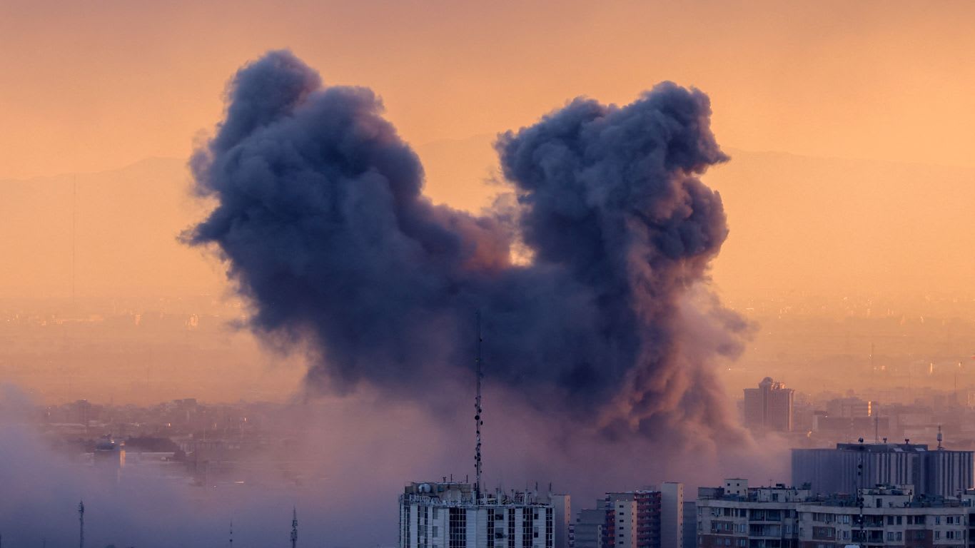Crudo Brent toca 111 dólares por bloqueo en Medio Oriente