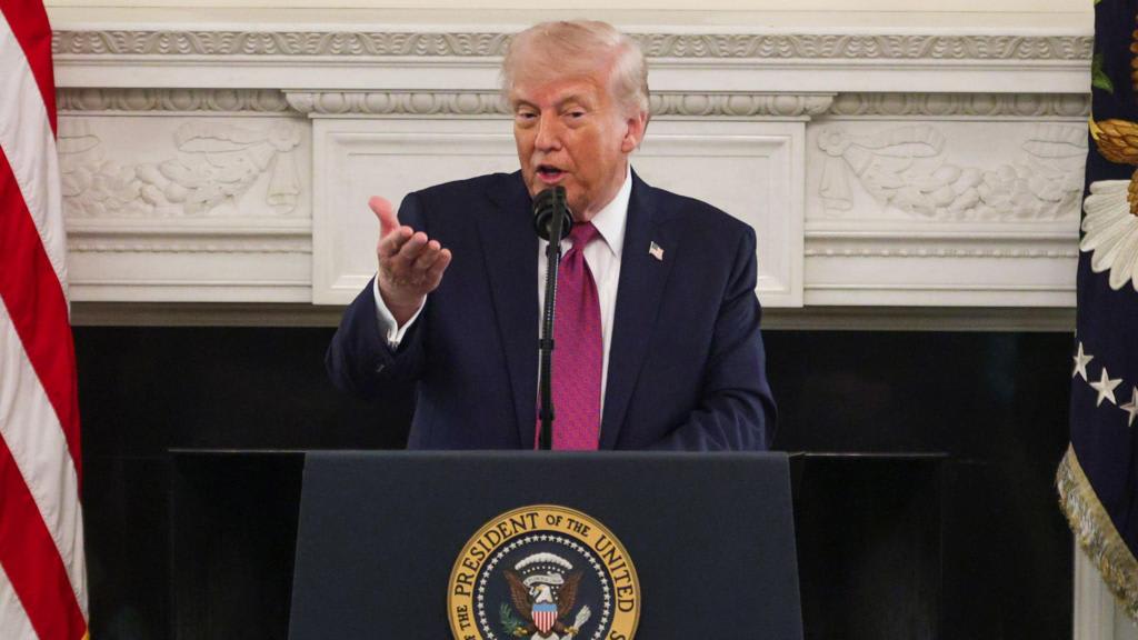 Crudo cede tras alto al fuego de Trump con Irán