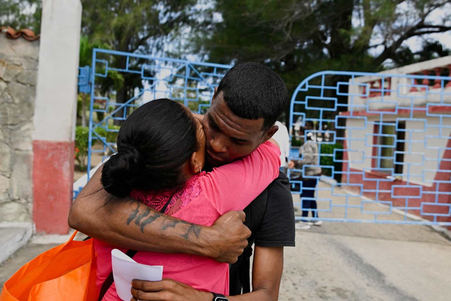 Cuba libera 2,010 presos ante embargo y presión de EE. UU.