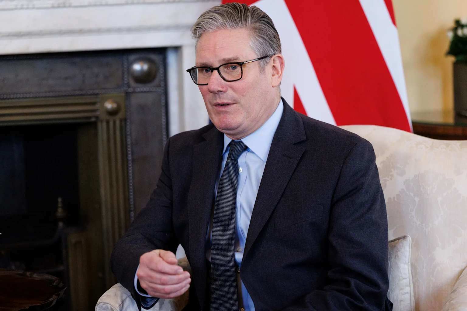 Cumbre de 35 países busca reabrir el Estrecho de Ormuz