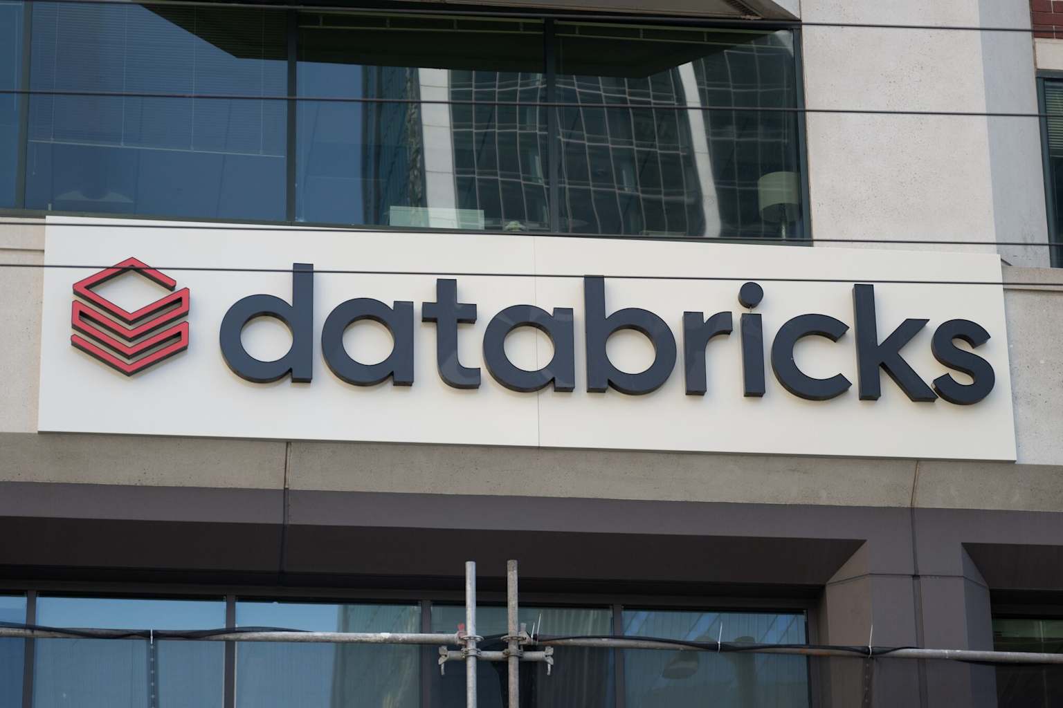 Databricks lanza Omnigent para unificar agentes de IA de código