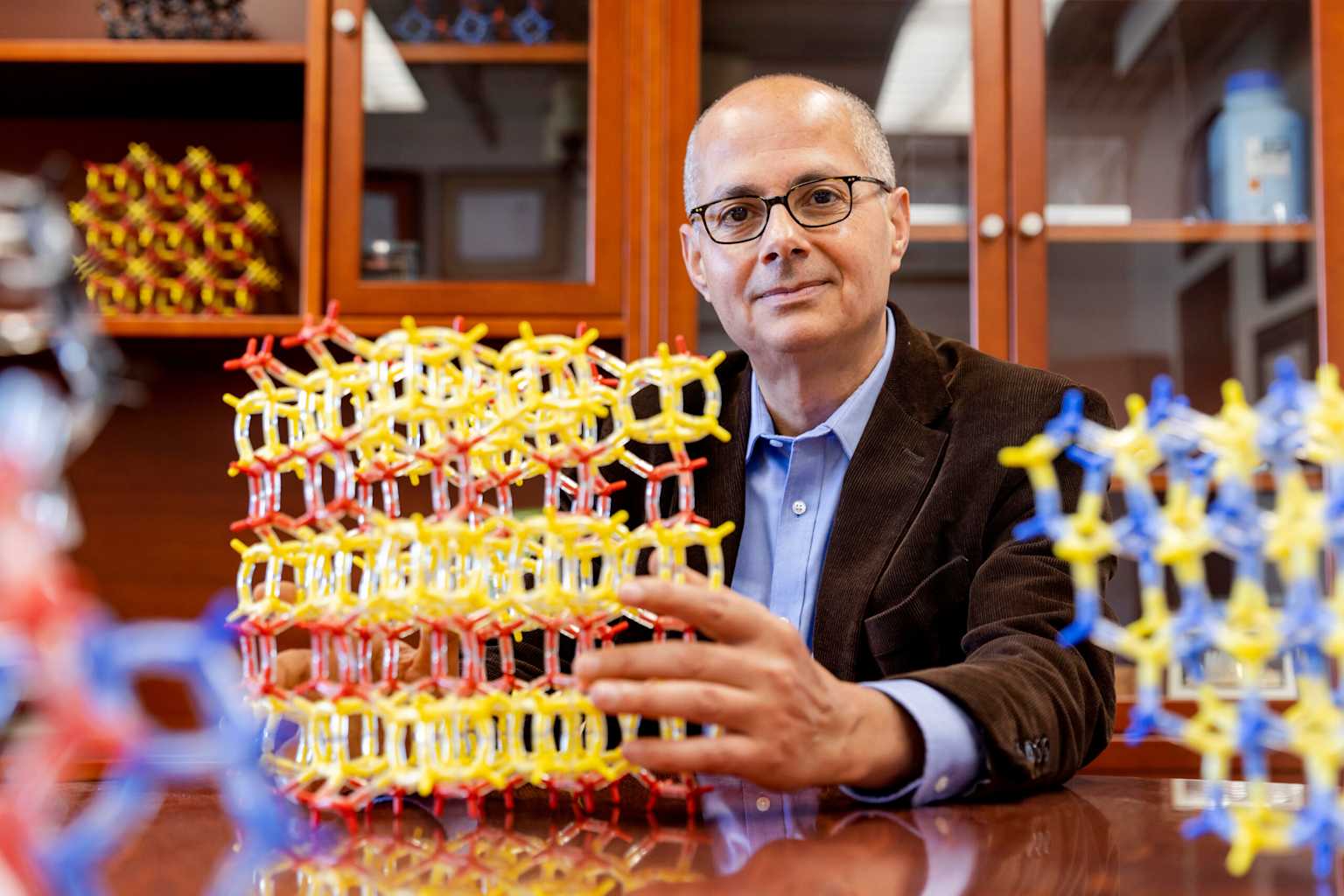 De la escasez al Nobel: el químico que atrapa agua del aire
