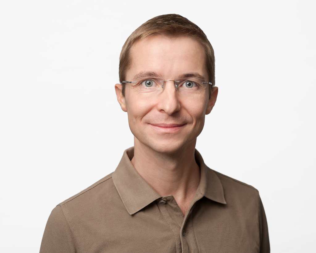 Dir. de Android renuncia por pacto militar de Google