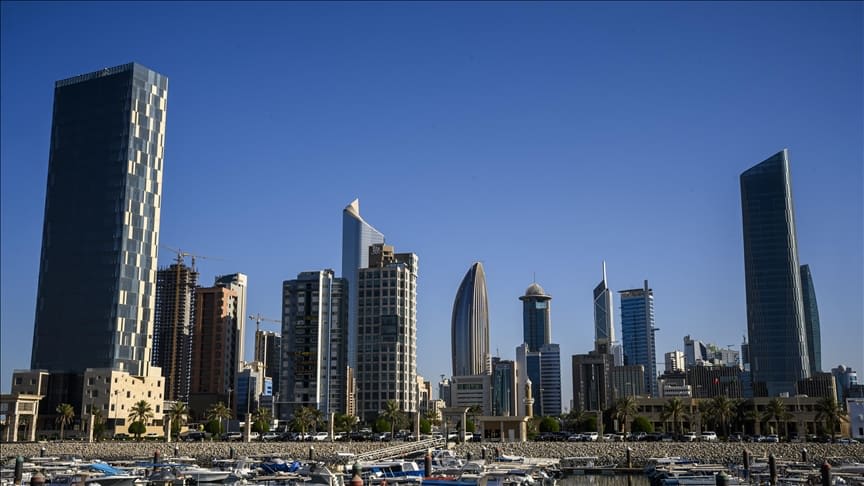 Drones de Irán atacan Kuwait; crudo Brent supera los $111