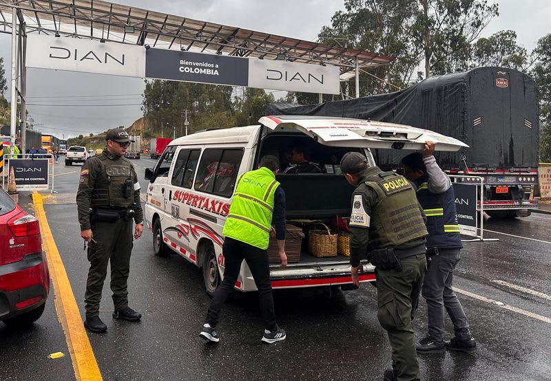 Ecuador sube aranceles a Colombia al 100% y agrava la crisis