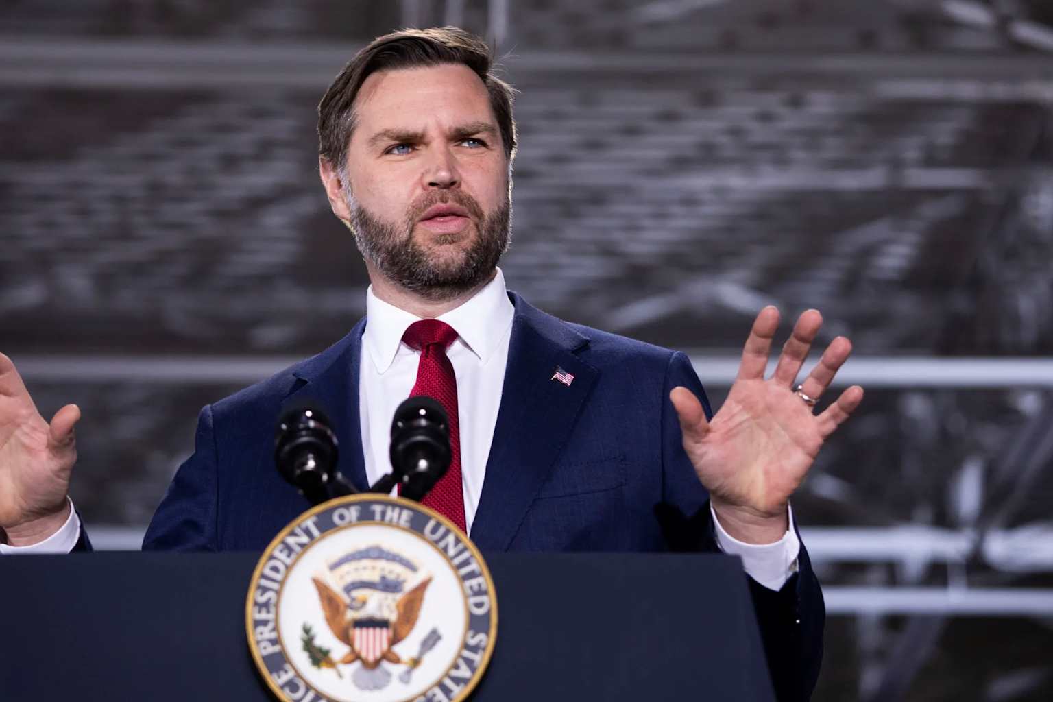 EE. UU. planea salir de Irán “pronto”, pero Teherán rechaza el cese al fuego