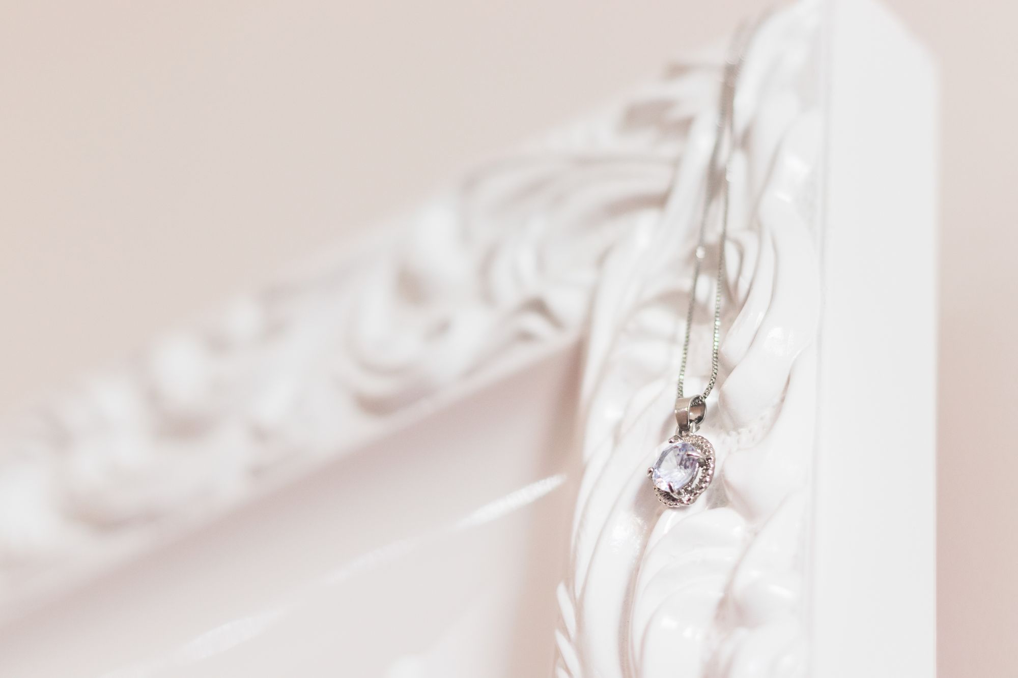 El colgante de IA Friend ahora habla y cuesta 249 dólares