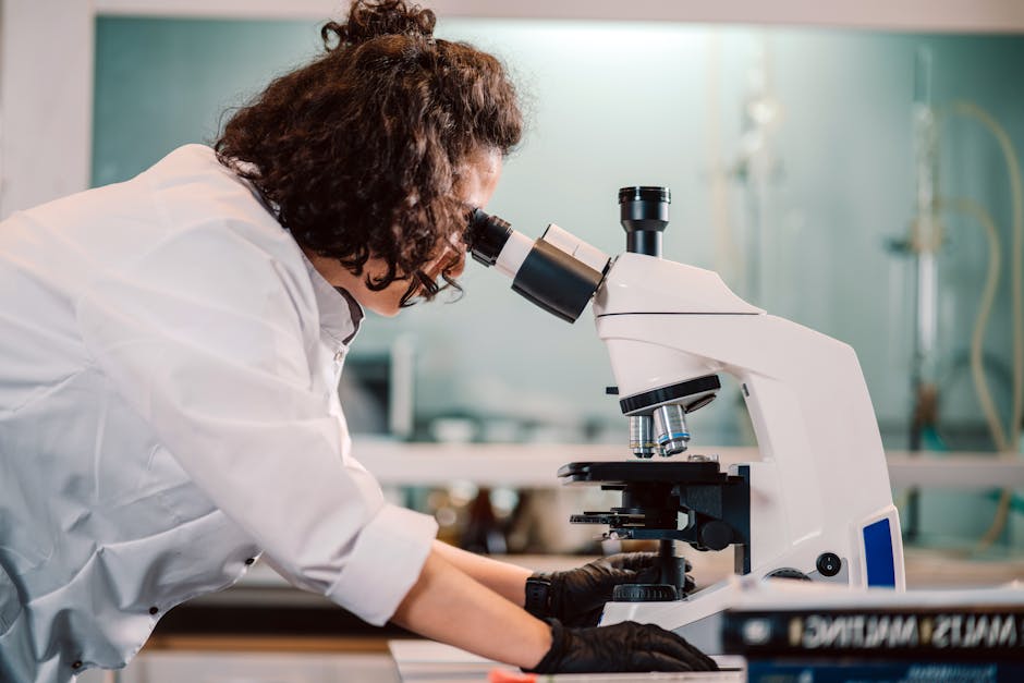 Fotos de stock gratuitas de #interior, análisis, bata de laboratorio
