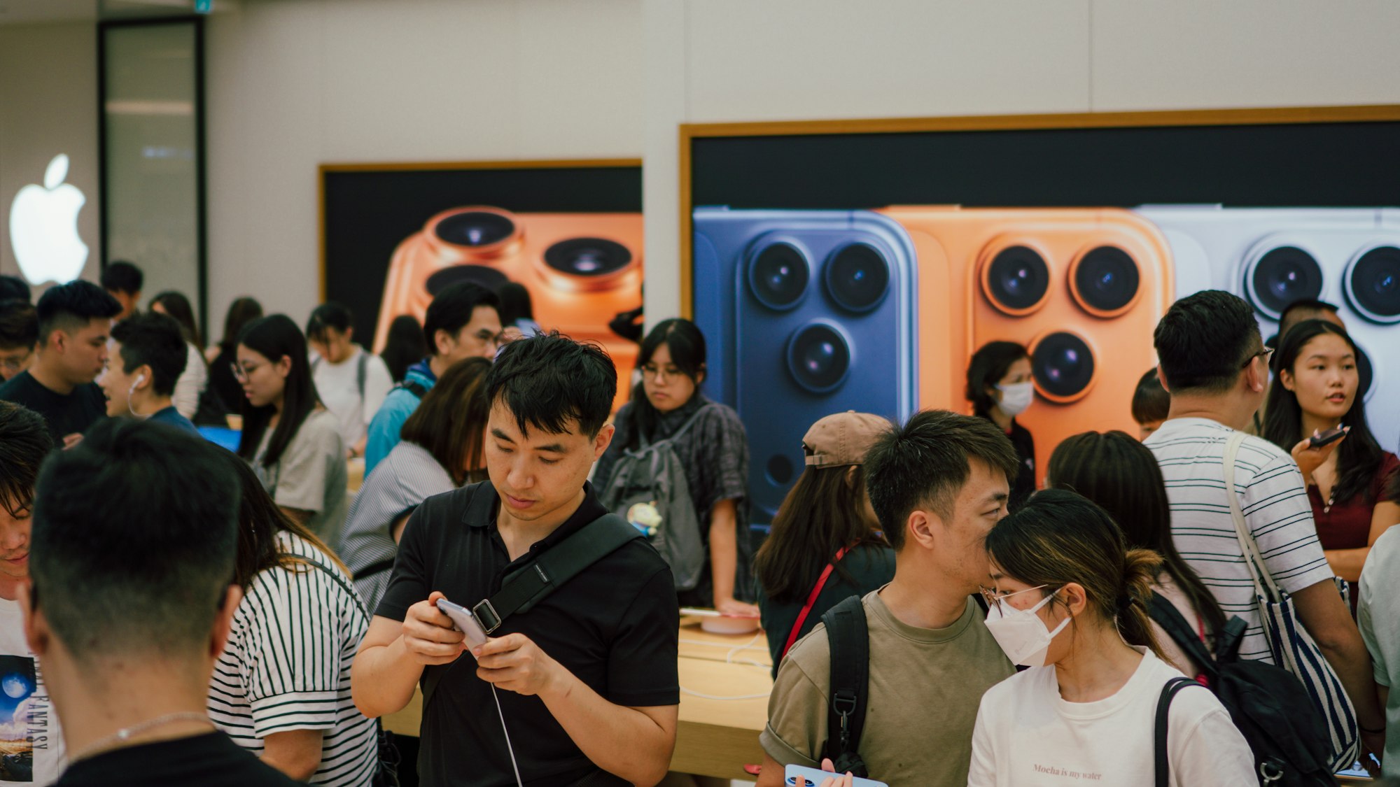 El mercado de celulares en China cae, pero Huawei y Apple resisten