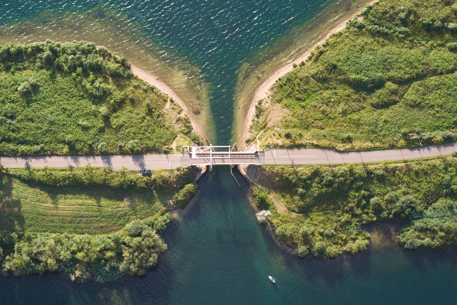 Vista Aérea Del Puente Sobre El Río Linden, Países Bajos