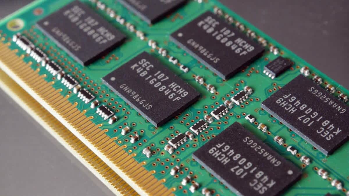 Escasez por IA dispara precios de la memoria retro DDR2