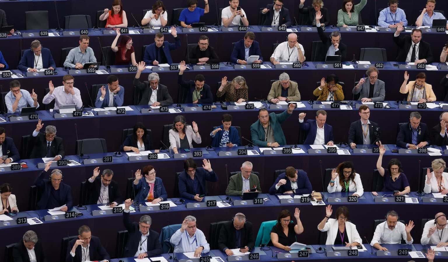 Europa prohíbe las IA creadoras de deepfakes sexuales tras el caos de Grok