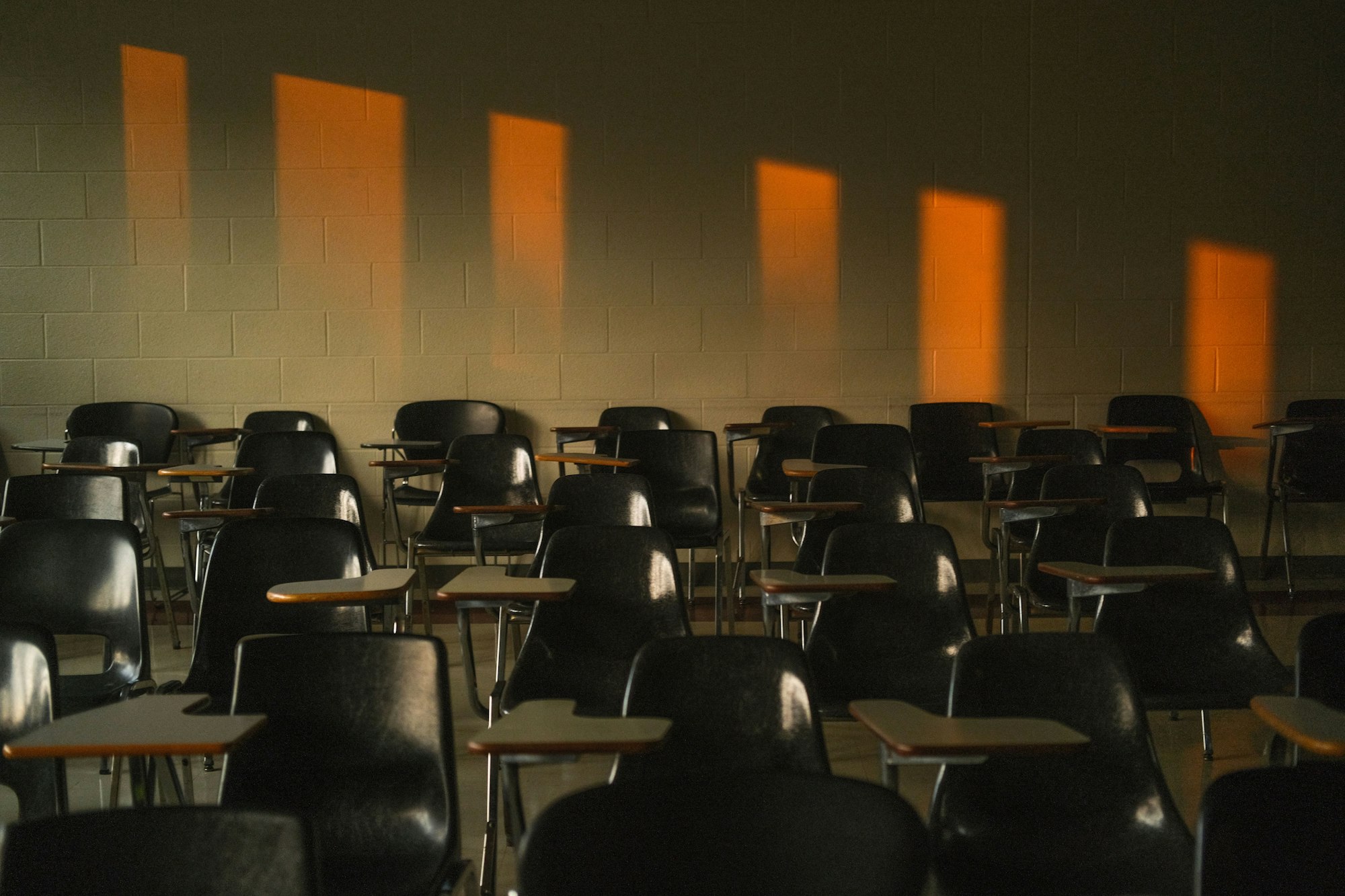 Examen en Brown: del 96% con IA en casa al 48.6% presencial