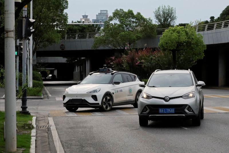 Falla masiva: 100 robotaxis de Baidu se congelan en Wuhan