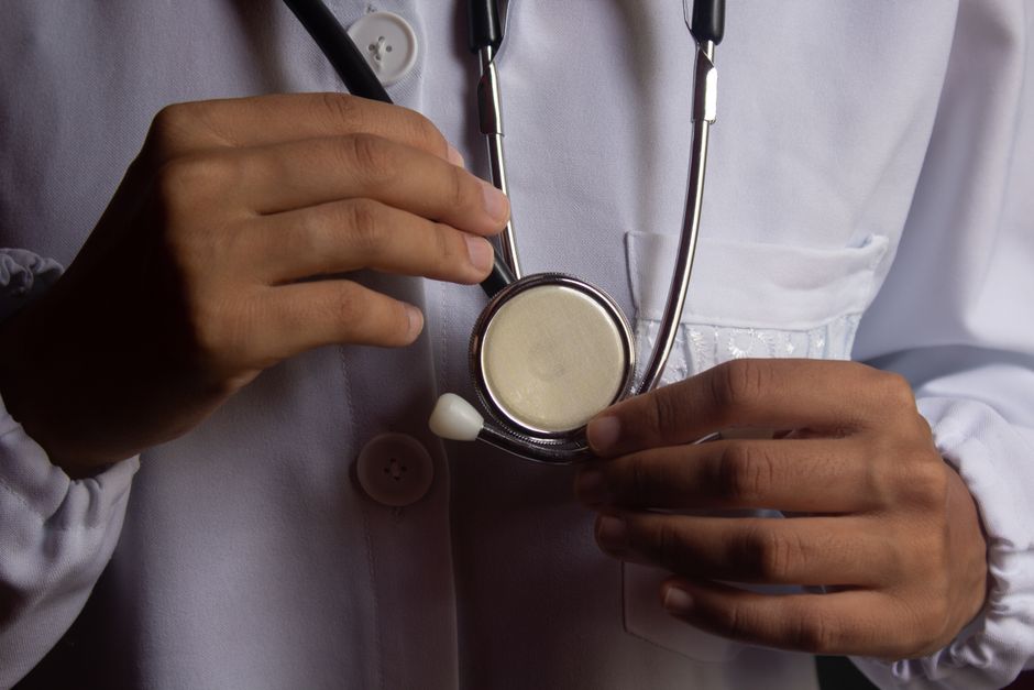 Fotos de stock gratuitas de abrigo blanco, atencion al paciente, atención médica