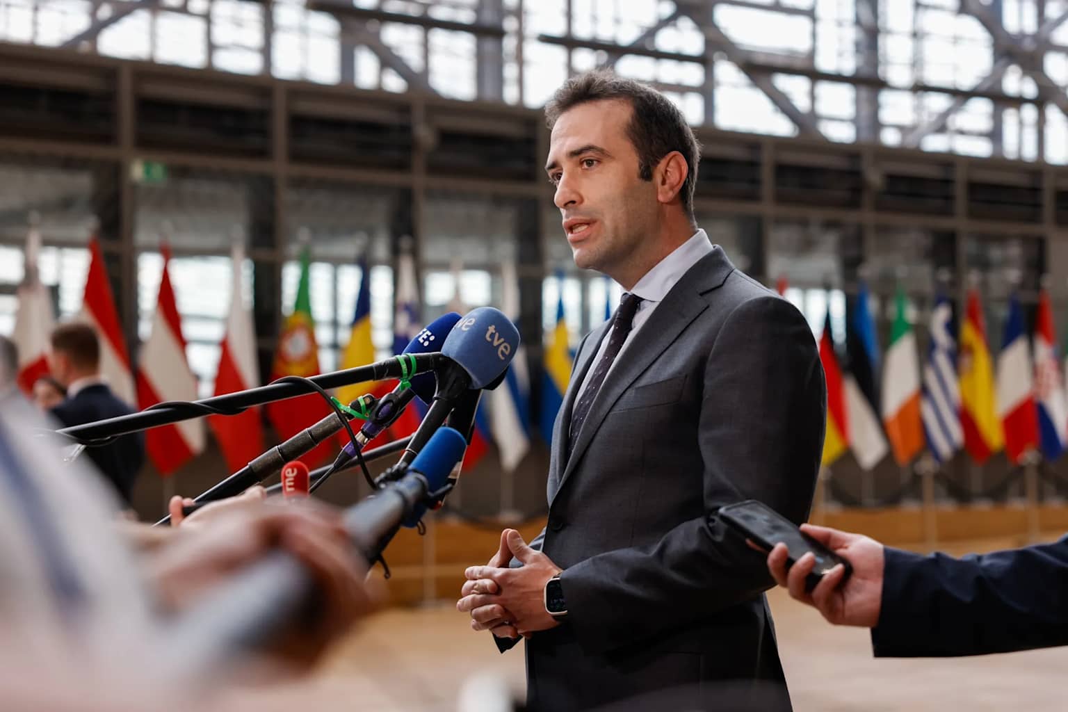 FMI y Venezuela reanudarán lazos; liberarán $4,900 MDD