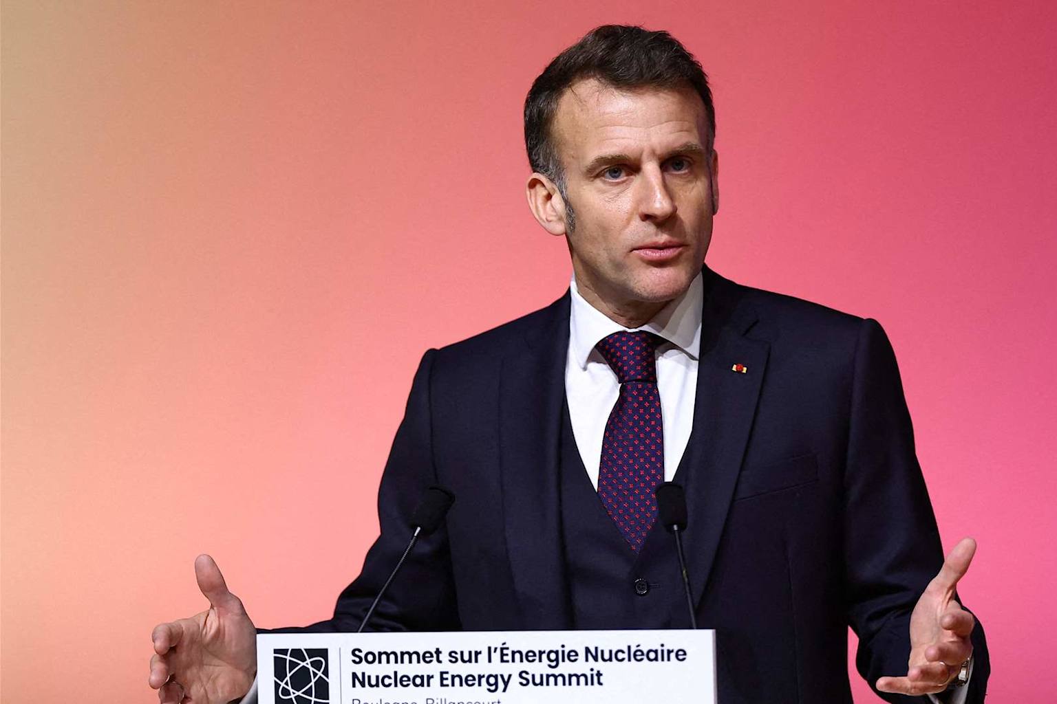 Francia ofrece su red nuclear para alimentar la IA global